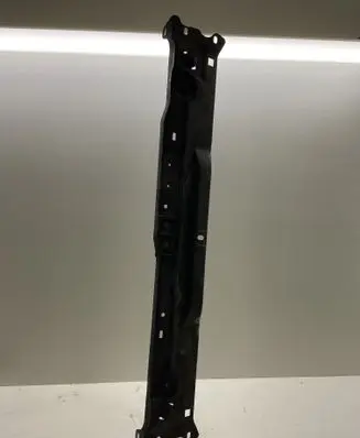 Mercedes-Benz C AMG W204 Radiator mount bracket