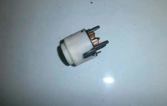 Volkswagen PASSAT B5 Ignition lock contact 4B0905849 8K704160200
