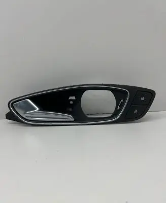 Audi A1 Front door interior handle 8X0837019E 332611 01021013002