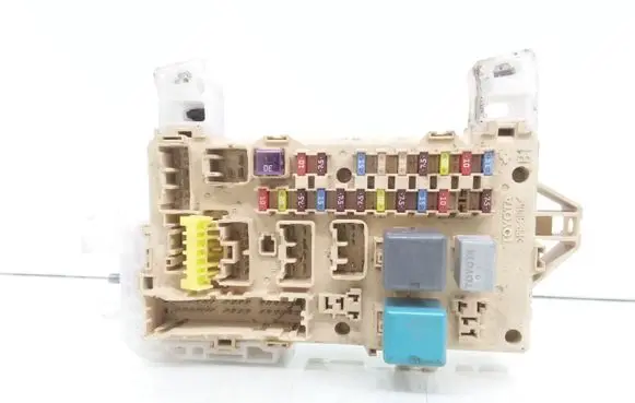 Toyota Corolla Verso AR10 Fuse module 892210F010