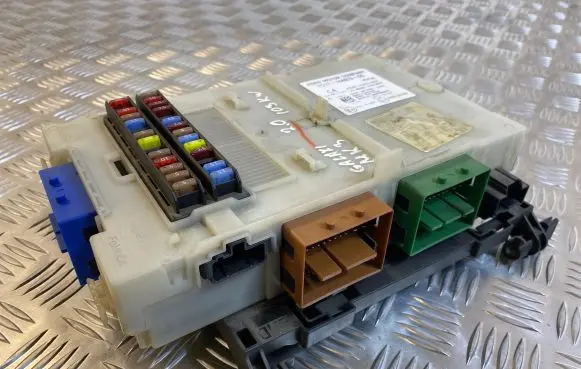 Ford Galaxy Fuse module 7G9T14A073DE 28174438 3659AF01125TP
