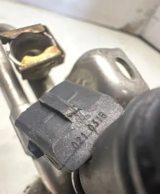 Audi A4 S4 B7 8E 8H Fuel injector 021031B