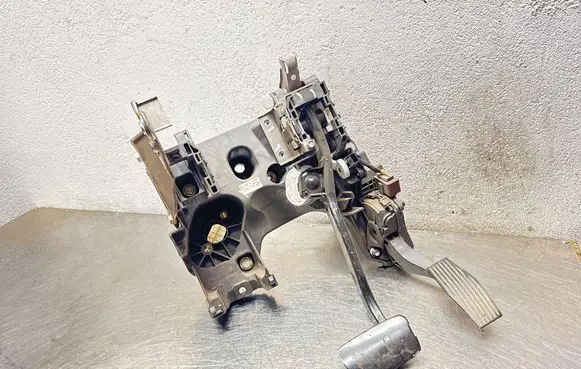 Opel Insignia A Pedal assembly 13219223 60510 236658