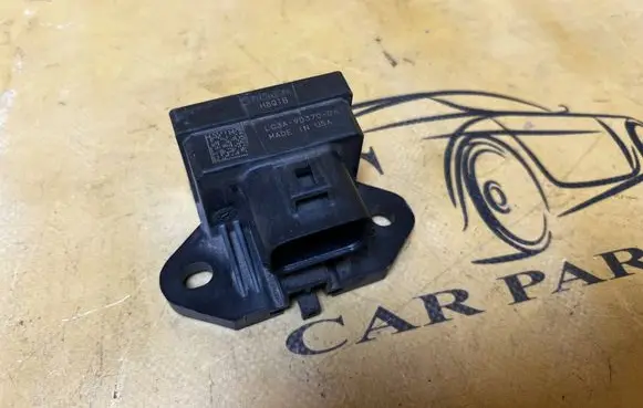 Ford Escape IV Fuel pump relay LJ6T18C612HC