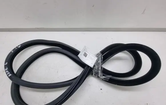 BMW 5 F10 F11 Rear door rubber seal (on body) 7182288