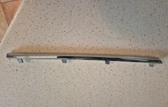 Front bumper upper radiator grill