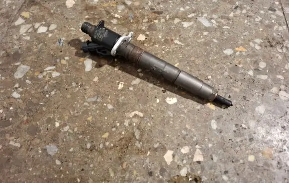 Volvo XC60 Fuel injector 31272690