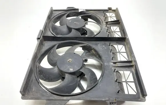 Jaguar XK8 - XKR Radiator cooling fan shroud 8240168