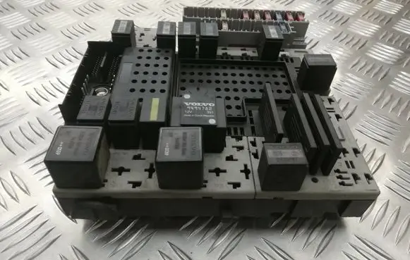 Volvo S80 Fuse module 8676286 8645729