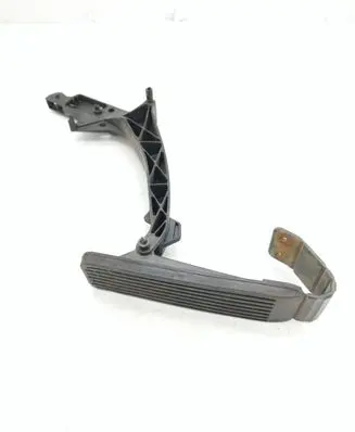 Mercedes-Benz E W210 Accelerator throttle pedal 2203010001