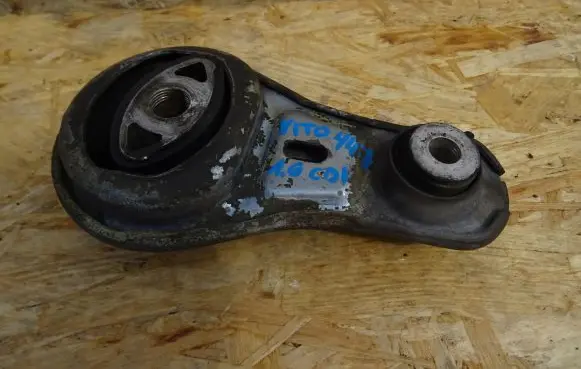 Mercedes-Benz Vito Viano W447 Engine mounting bracket A4472400110