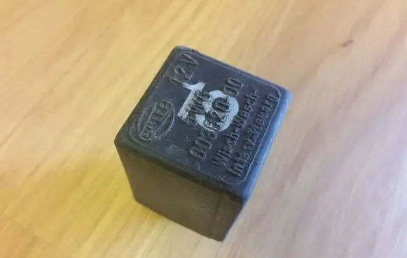 Volkswagen PASSAT B3 Other relay 321955531A