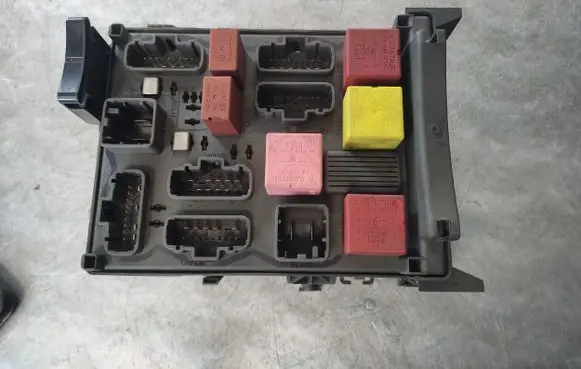 Renault Espace - Grand espace IV Fuse module 518837117 8200447438