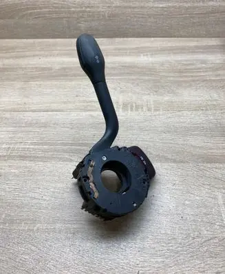 Volkswagen Golf III Wiper control stalk VW104