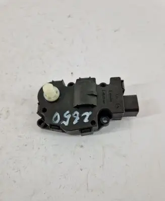 Audi A4 S4 B8 8K Air flap motor/actuator EFB490