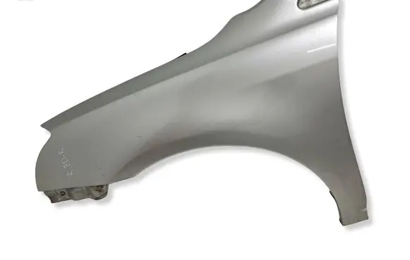 Toyota Avensis T250 Fender 