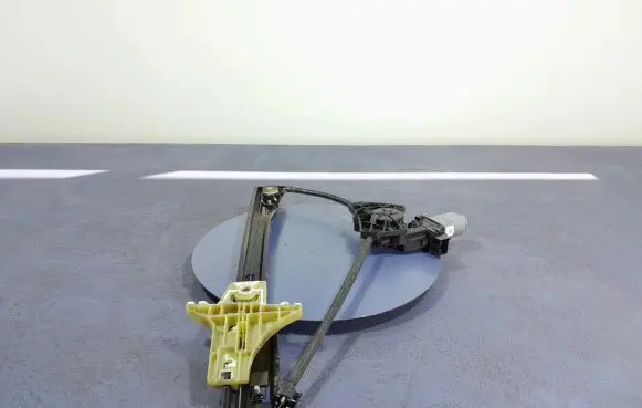Volkswagen Amarok Front door window regulator with motor 2H0837402H