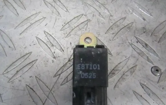Mitsubishi Carisma Other relay e8t101 0525