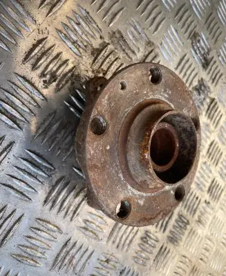 Audi A6 S6 C6 4F Front wheel hub