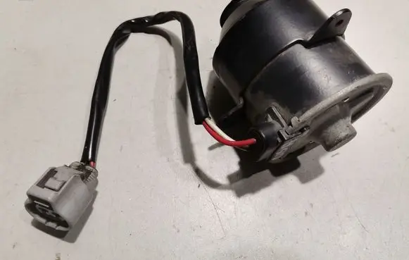 Coolant fan relay