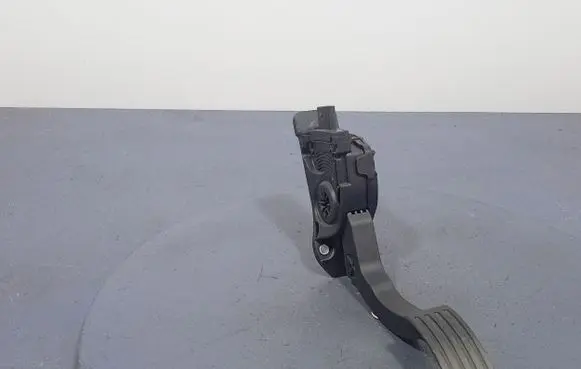 Volvo V40 Accelerator throttle pedal 31280595