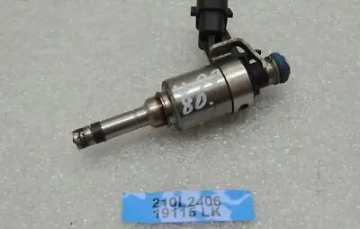 KIA Sportage Fuel injector 353102B130