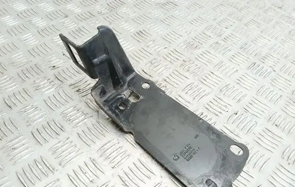 Radiator mount bracket