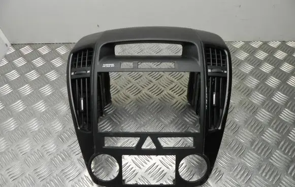 KIA Ceed Radio/GPS head unit trim 847401H935 T2028