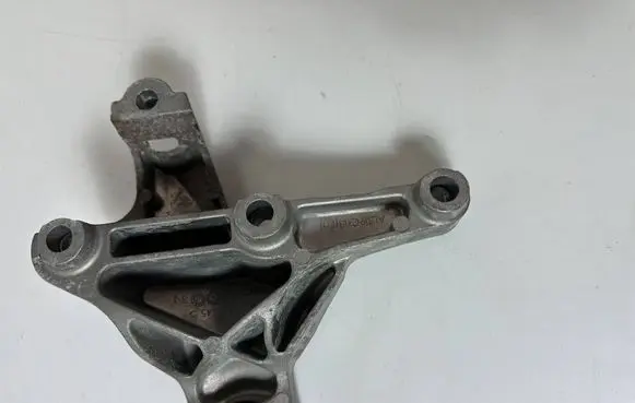 Mercedes-Benz GLA W156 Engine mounting bracket A2462401309
