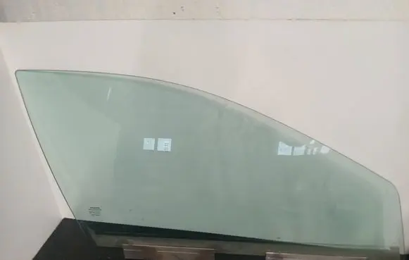 Volvo V70 Front door window glass four-door DOT57M53AS2 43R001106 E000186