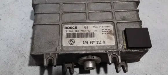 Volkswagen PASSAT B4 Engine control unit/module 3A0907311B 0261203788789