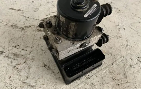 Skoda Octavia Mk2 (1Z) ABS Pump 1K0907397Q