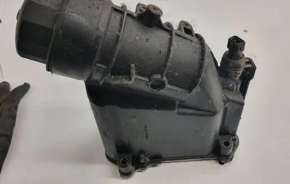 BMW 3 E90 E91 Engine oil radiator 7807799
