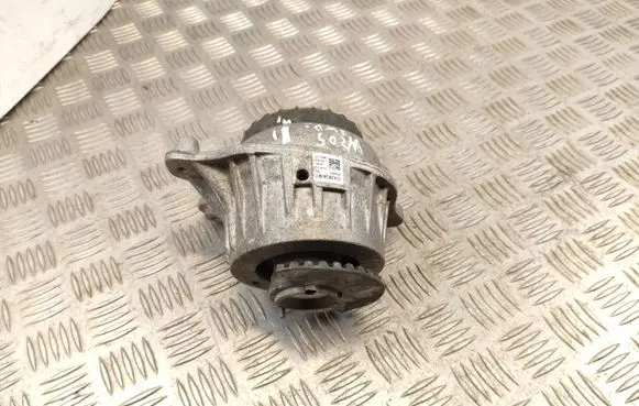 Mercedes-Benz C W205 Engine mount bracket A2052406617