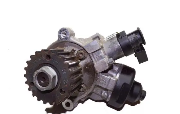 Volkswagen Jetta VI Fuel injection high pressure pump 0445010537 04L130755D