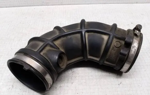 Opel Vectra B Air intake hose/pipe 90572051SL