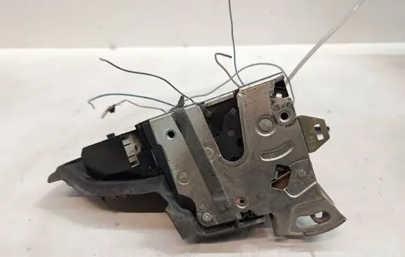 BMW 5 E39 Front door lock 8392 8302