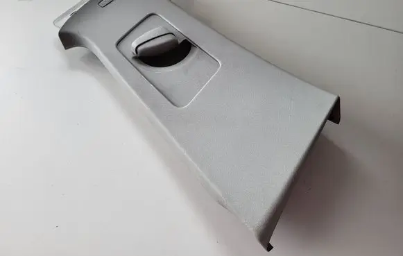 Volkswagen Tiguan Seat belt trim 