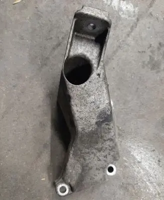 Audi A4 S4 B7 8E 8H Engine mounting bracket 8E0199307A