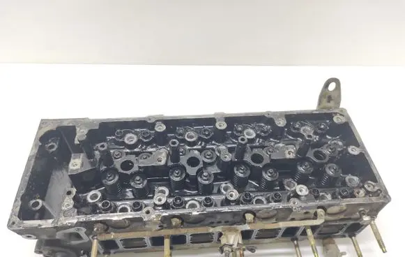 Mitsubishi Pajero Engine head 061117308E