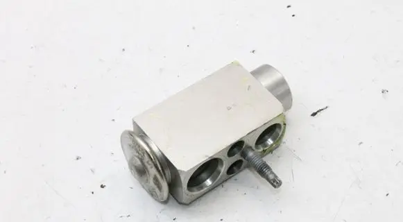 Land Rover Range Rover Evoque L538 Air conditioning (A/C) expansion valve 7010973