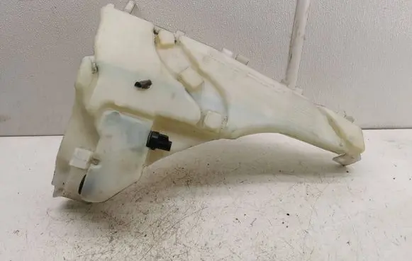 Volvo V50 Windshield washer fluid reservoir/tank 31253149