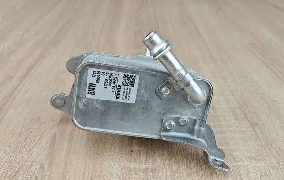 BMW X6 G06 Engine oil radiator 8580419