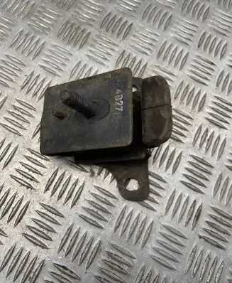 KIA Sorento Engine mount bracket 218123E150