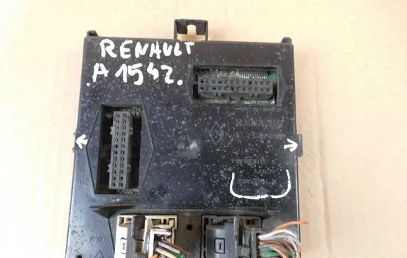 Renault Laguna II Fuse module 8200179408