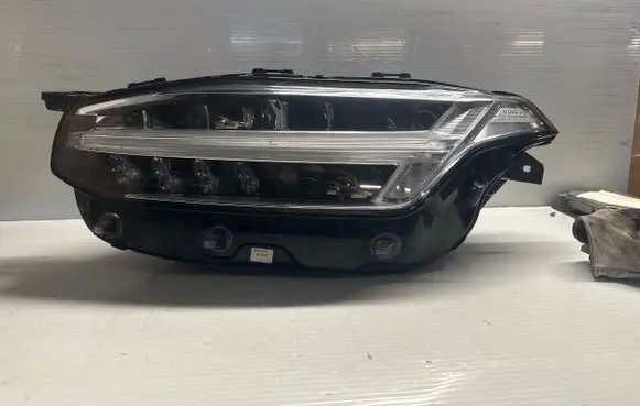 Volvo XC90 Headlight/headlamp 31353153