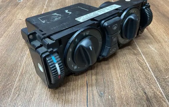 Mercedes-Benz E W210 Climate control unit 2108302085