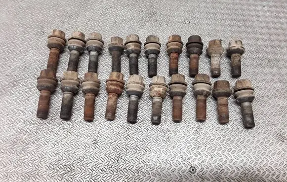 Volkswagen Touareg I Nuts/bolts 