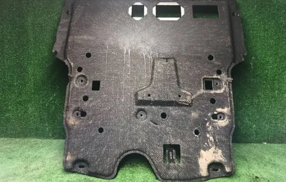 Opel Mokka B Engine splash shield/under tray 9824226480