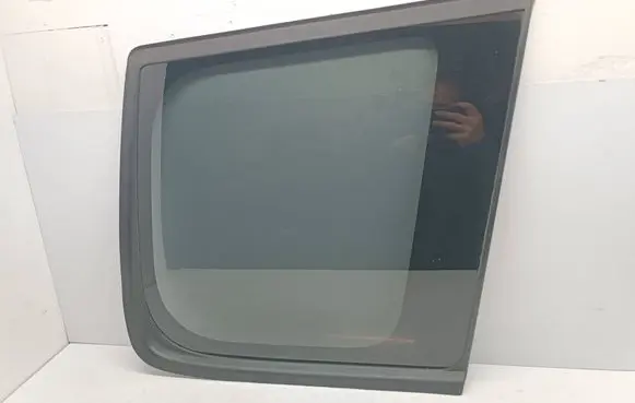 Nissan X-Trail T30 Rear side window 43R007953 A001686